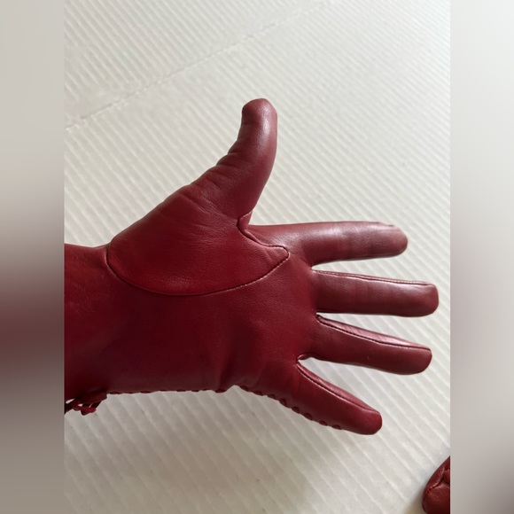 Burgundy Soft Napa leather Women’s gloves, with side-laced up-detail. (M) 7/7.5” - Picture 9 of 12
